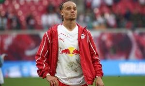 APP下载-图片报：西蒙斯离队的概率降至50%，切尔西得先卖人才能签他