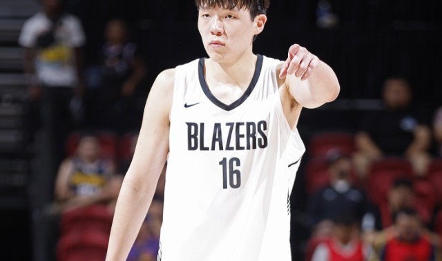 杨瀚森两战夏联后采访！不满体能篮板失误，揽责输球，亲承差距大